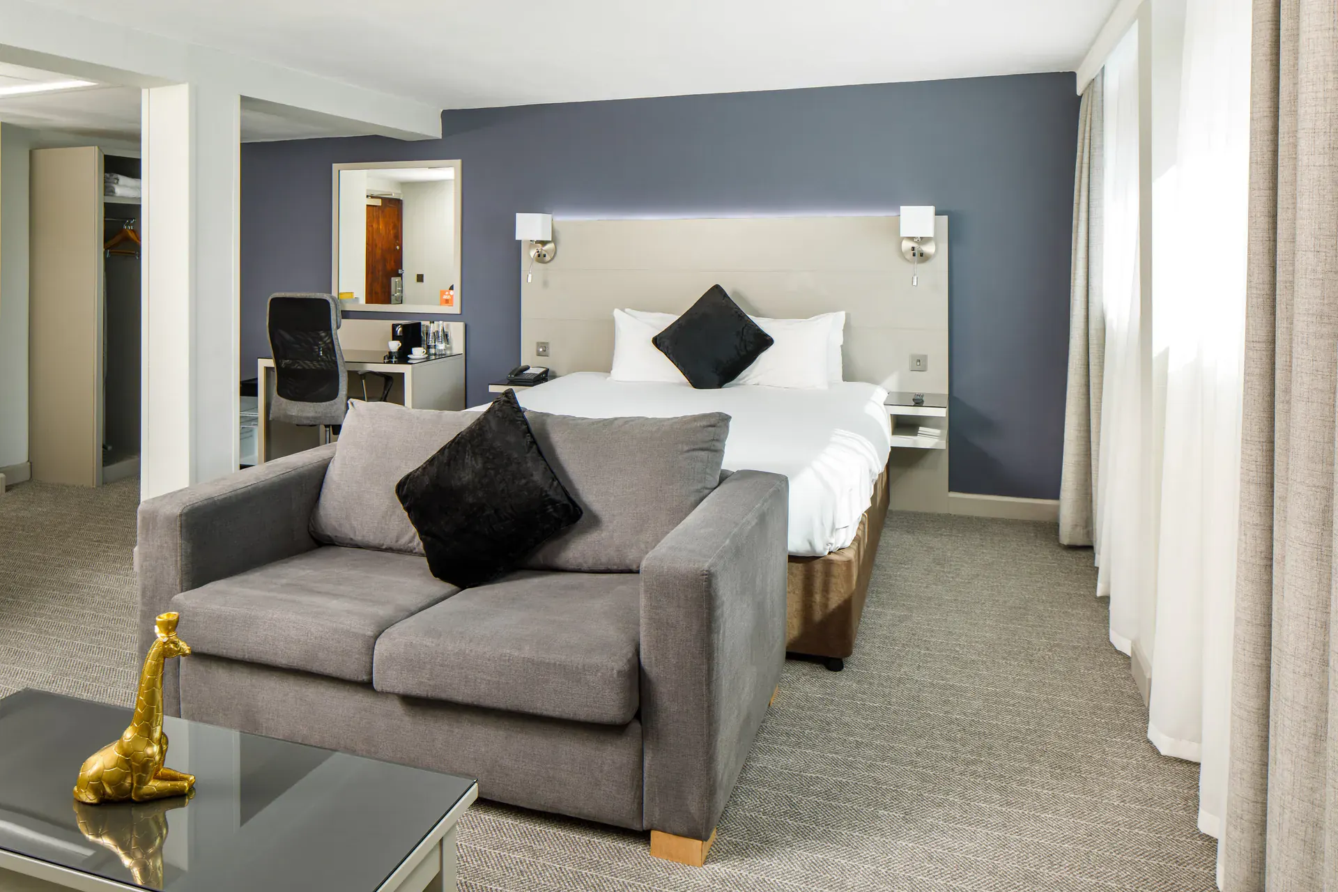 Mercure Manchester En-Suite Bathroom