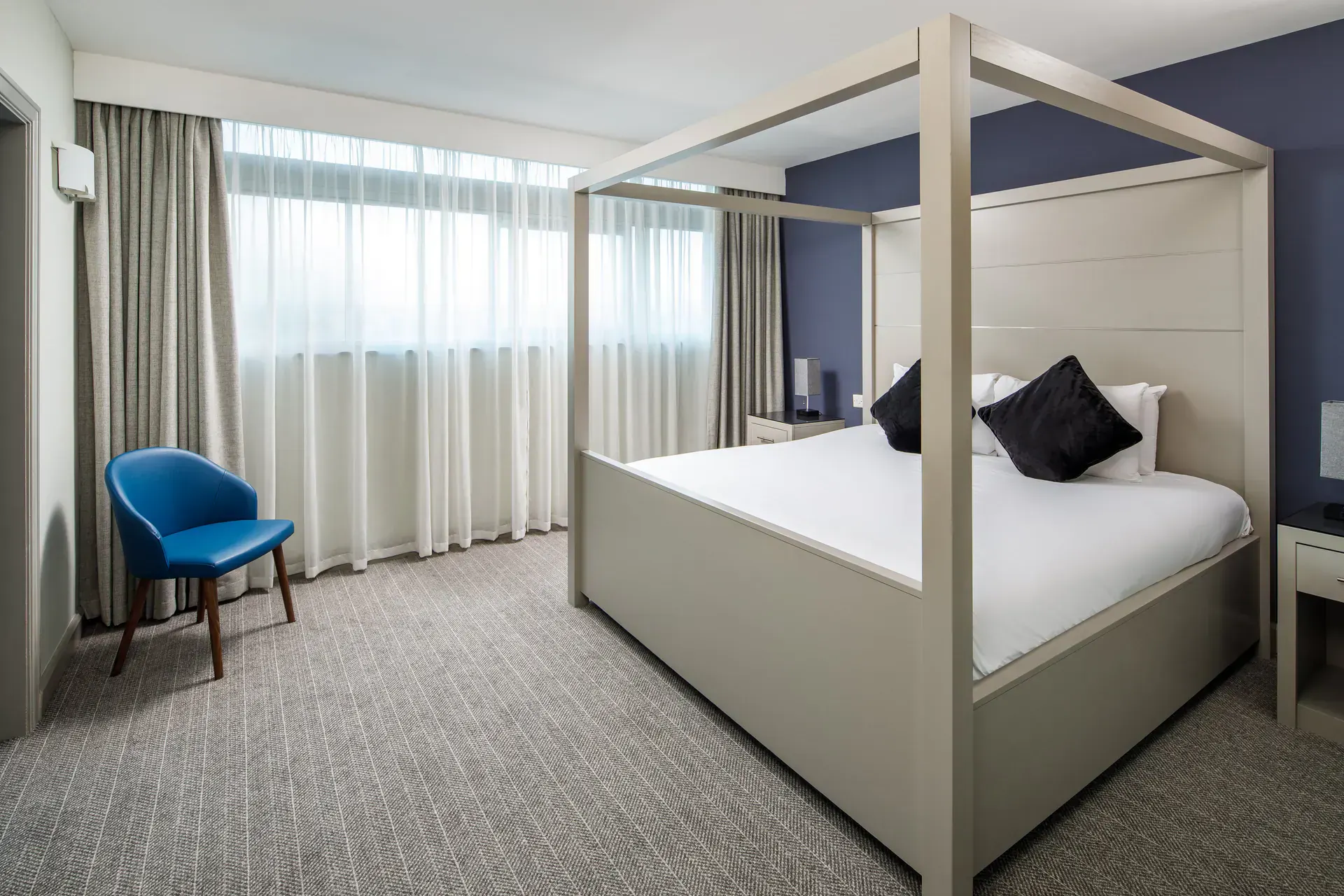 Mercure Manchester Suite Bedroom