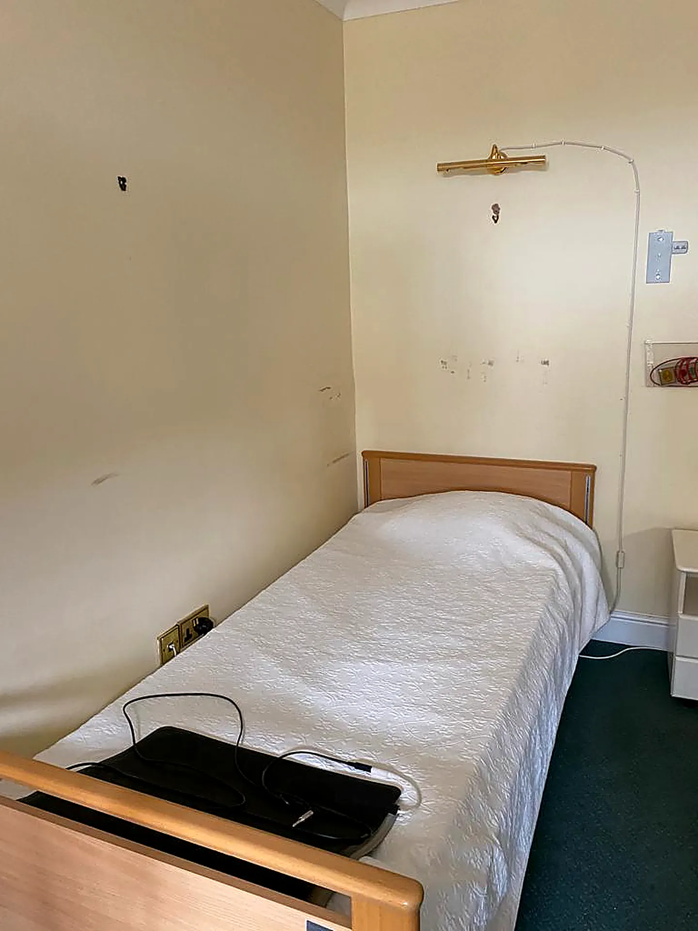 Old Prebendal House Bedroom Before